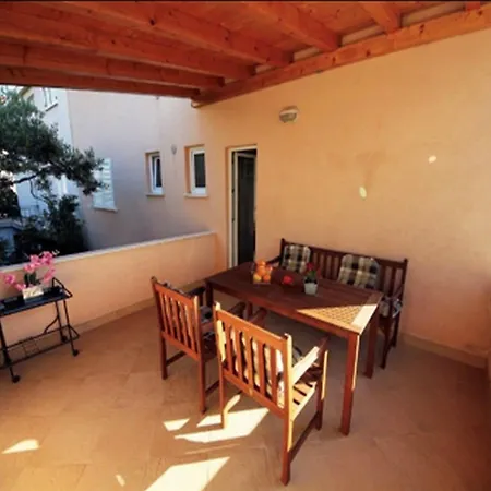 Anita - Three Bedroom With Terrace And Sea View *